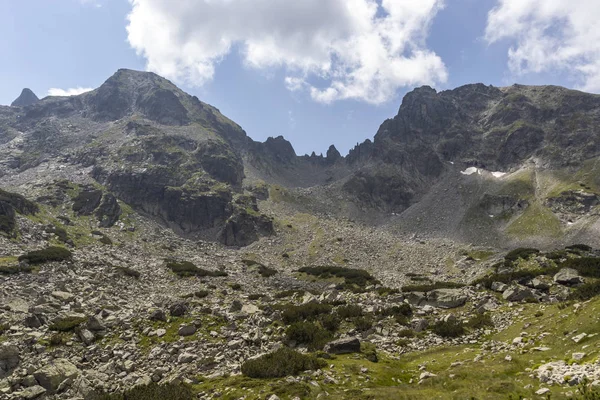 Krajina v blízkosti cirkusu Prekorech, Rila Mountain, Bulharsko — Stock fotografie