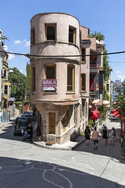 Gata och byggnad i Balat-distriktet i Istanbul, Turke — Stockfoto