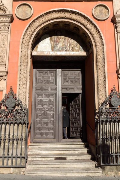 Church of Calatravas at Alcala Street in City of Madrid — ストック写真