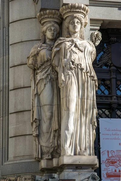 Instituto Cervantes en la calle Alcalá de Madrid, España — Foto de Stock