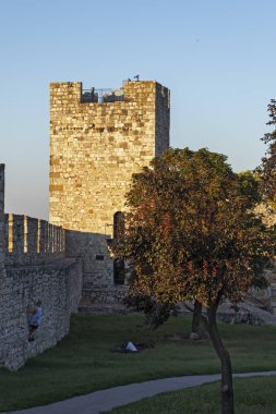 Belgrad Kalesi ve Sırbistan 'ın panoramik günbatımı manzarası