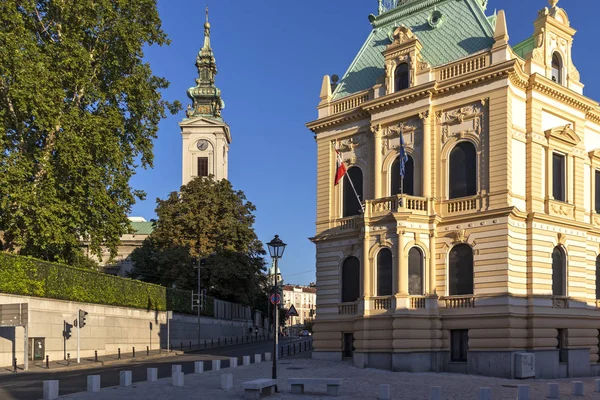 Bygning og gate i sentrum av byen Beograd i Serbia – stockfoto