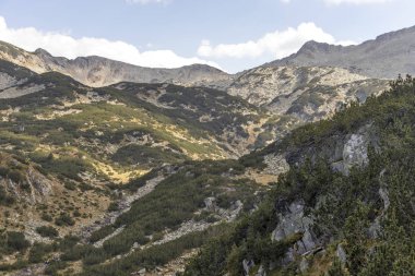 Balık Banderitsa Gölü çevresindeki Panorama, Pirin Dağı