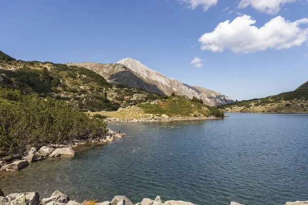 Lago Banderitsa y Pico Vihren, Montaña Pirin, Bulgaria —  Fotos de Stock