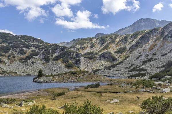 Jezioro Banderitsa i szczyt Banderishki Chukar, góra Pirin — Zdjęcie stockowe