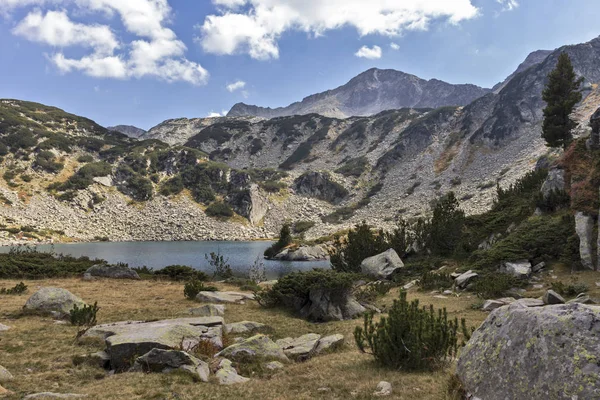 Banderitsa meer en Banderishki Chukar piek, Pirin Mountain — Stockfoto