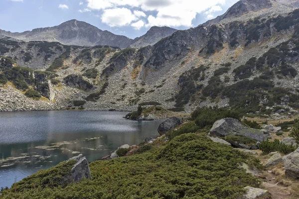 Banderitsa danau dan Banderishki Chukar puncak, Pirin Gunung — Stok Foto