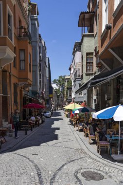 İstanbul, Türkiye - 27 Temmuz 2019: İstanbul 'un Balat ilçesinde tipik sokak ve bina