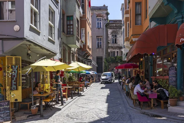 İstanbul 'un Balat ilçesinde sokak ve bina