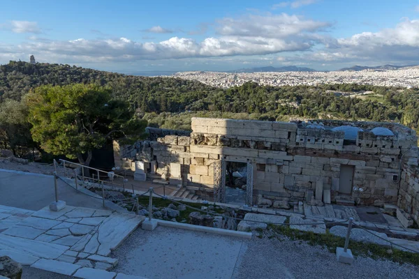 Porta de entrada monumental Propylaea na Acrópole de Atenas, Grécia — Fotografia de Stock