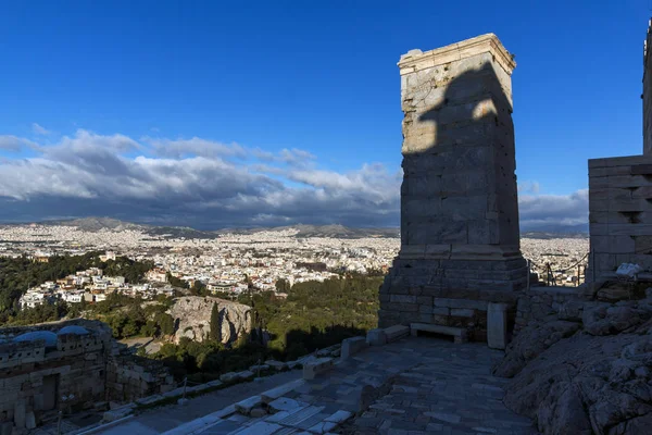 Porta de entrada monumental Propylaea na Acrópole de Atenas, Grécia — Fotografia de Stock