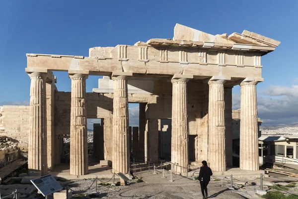 Monumental gateway Propylaea in the Acropolis of Athens, Greece — Stock Photo, Image