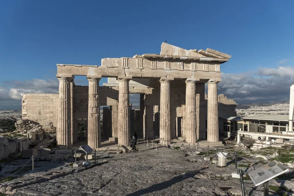 Monumental gateway Propylaea in the Acropolis of Athens, Greece — Stock Photo, Image