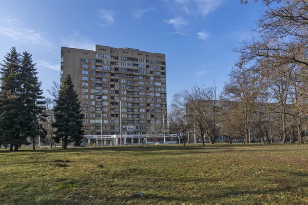 Budynek mieszkalny z okresu komunistycznego w Sofii — Zdjęcie stockowe