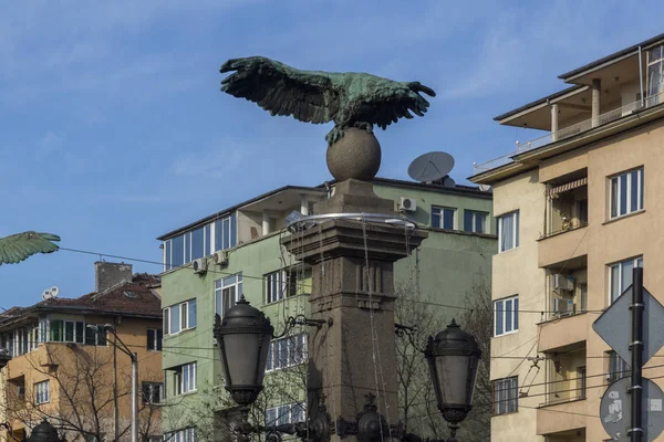 Ponte dell'aquila sul fiume Perlovska nella città di Sofia — Foto Stock