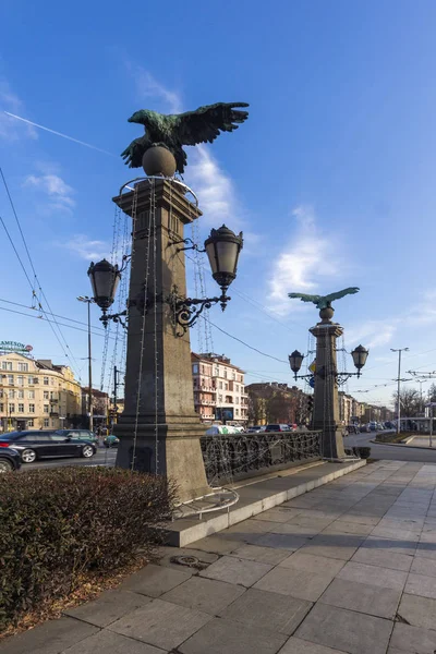 Ponte dell'aquila sul fiume Perlovska nella città di Sofia — Foto Stock