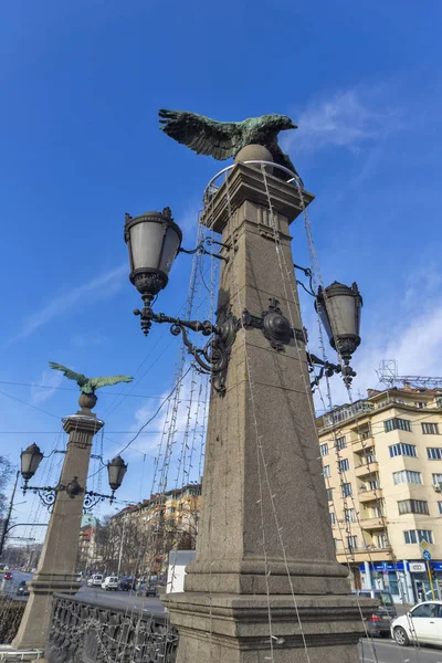 Ponte dell'aquila sul fiume Perlovska nella città di Sofia — Foto Stock