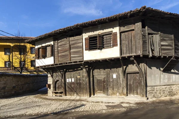Вулиця і старі будинки в історичному місті Копрівшица, Бульга. — стокове фото