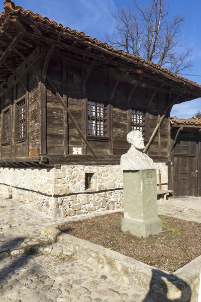 Tarihteki Koprivshtitsa, Bulga 'daki sokak ve eski evler — Stok fotoğraf