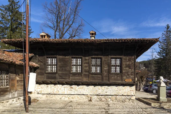 Tarihteki Koprivshtitsa, Bulga 'daki sokak ve eski evler — Stok fotoğraf