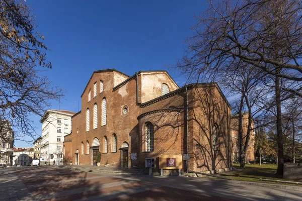 Edifício antigo da igreja de Santa Sofia em Sófia — Fotografia de Stock