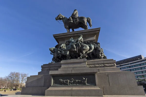 Monumento al Zar Libertador en Sofía — Foto de Stock