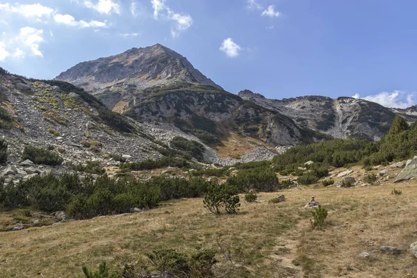 Bulgaristan 'ın Pirin Dağı' ndaki Muratovo Gölü yakınlarındaki manzara — Stok fotoğraf