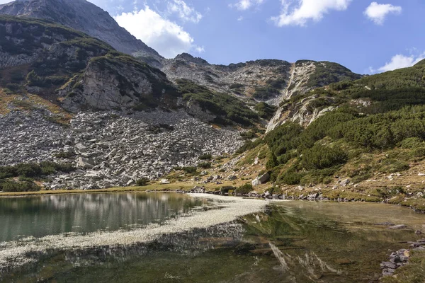 Landscape of Muratovo lake at Pirin Mountain, Bulgaria — Stok Foto