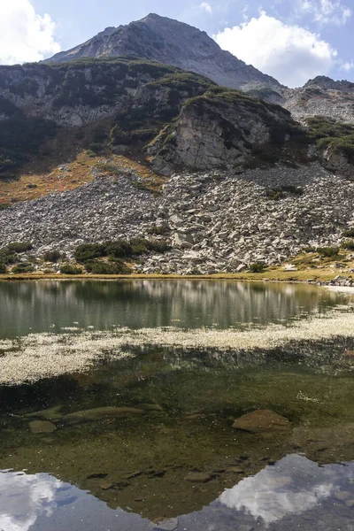 Landscape of Muratovo lake at Pirin Mountain, Bulgaria — Stok Foto