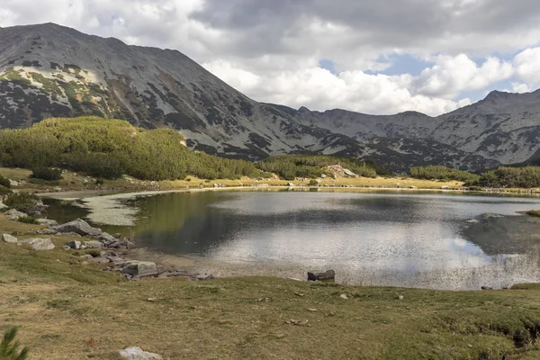 Paisagem do lago Muratovo na Montanha Pirin, Bulgária — Fotografia de Stock