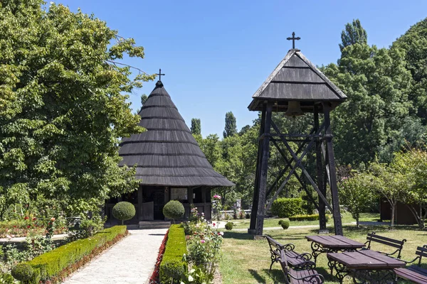Monasterio de Pokajnica cerca de la ciudad de Velika Plana, Serbia — Foto de Stock