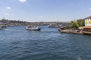 İstanbul, Türkiye 'deki Galata köprüsünden panoramik manzara