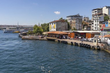 İstanbul, Türkiye 'deki Galata köprüsünden panoramik manzara