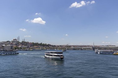İstanbul, Türkiye 'deki Galata köprüsünden panoramik manzara