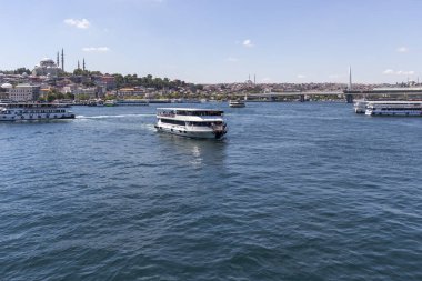 İstanbul, Türkiye 'deki Galata köprüsünden panoramik manzara