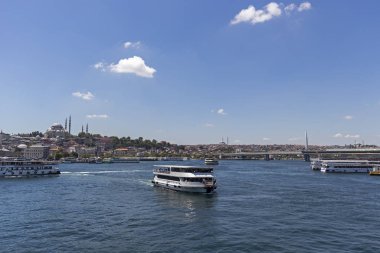 İstanbul, Türkiye 'deki Galata köprüsünden panoramik manzara