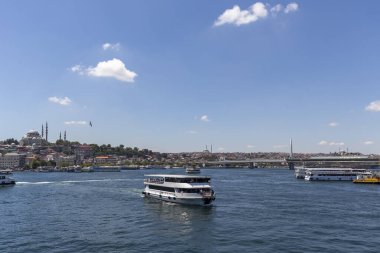 İstanbul, Türkiye 'deki Galata köprüsünden panoramik manzara
