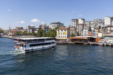 İstanbul, Türkiye 'deki Galata köprüsünden panoramik manzara