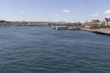 İstanbul, Türkiye 'deki Galata köprüsünden panoramik manzara