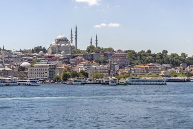 İstanbul, Türkiye 'deki Galata köprüsünden panoramik manzara