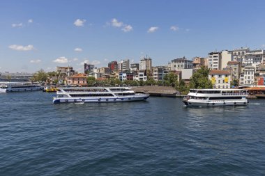 İstanbul, Türkiye 'deki Galata köprüsünden panoramik manzara