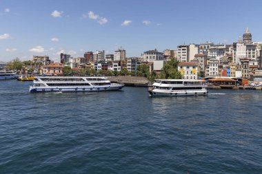 İstanbul, Türkiye 'deki Galata köprüsünden panoramik manzara
