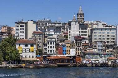 İstanbul, Türkiye 'deki Galata köprüsünden panoramik manzara