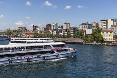 İstanbul, Türkiye 'deki Galata köprüsünden panoramik manzara