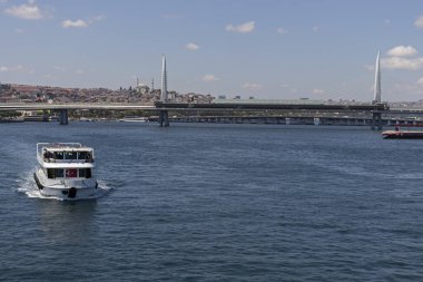 İstanbul, Türkiye 'deki Galata köprüsünden panoramik manzara