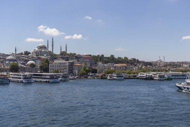 İstanbul, Türkiye 'deki Galata köprüsünden panoramik manzara