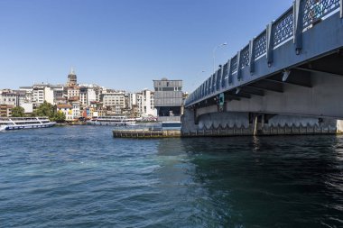İstanbul, Türkiye 'deki Galata köprüsünden panoramik manzara