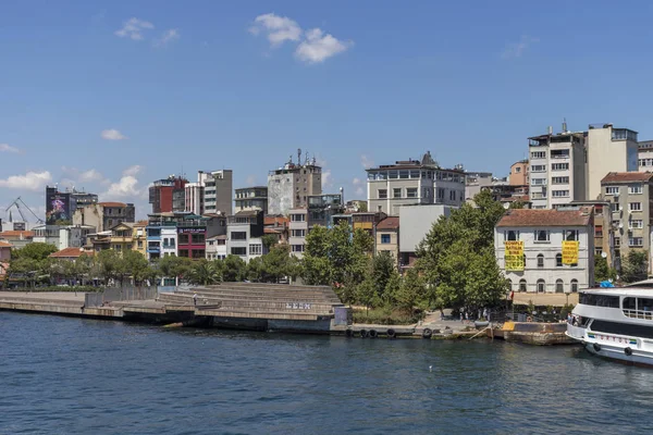 İstanbul, Türkiye 'deki Galata köprüsünden panoramik manzara