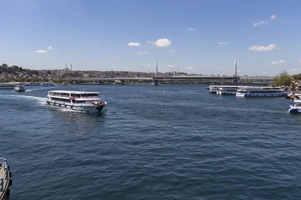 Vista panorâmica da ponte de Galata na cidade de Istambul, Turquia — Fotografia de Stock