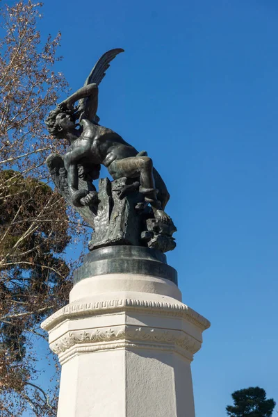 Fonte do Anjo Caído na Cidade de Madrid, Espanha — Fotografia de Stock